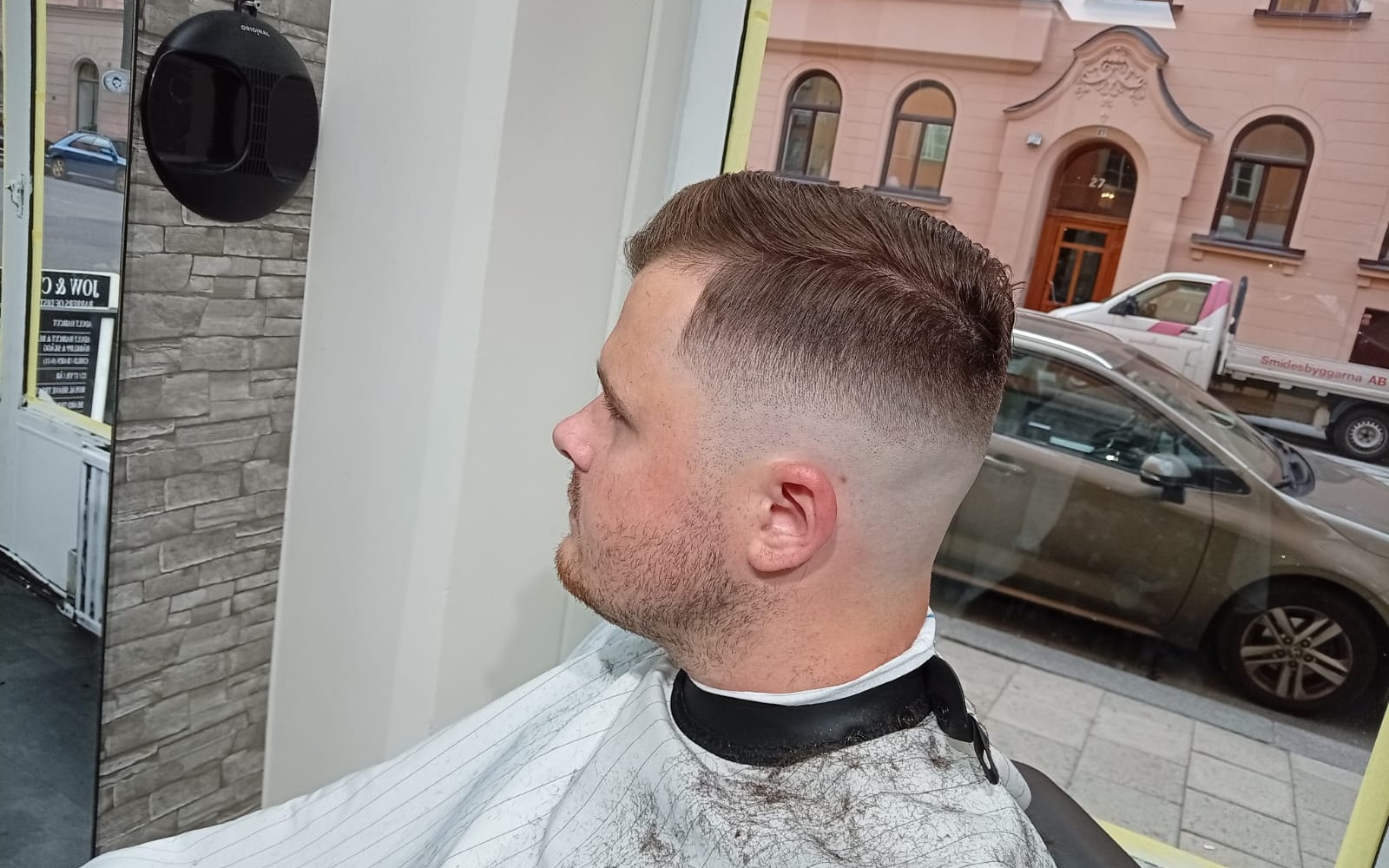 Skin fade i profil